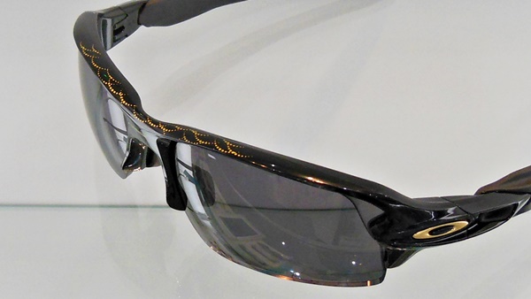 Oakley ゴーグル 黒 ゴールドレンズ ケース付 オークリー