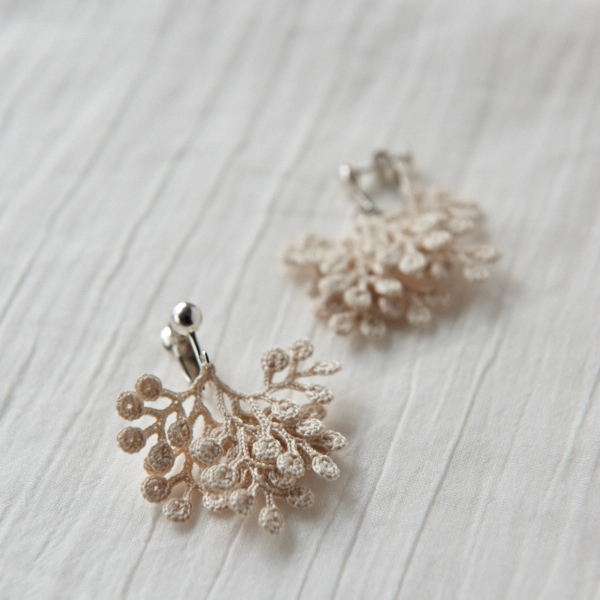 ピアス　枝葉　藤田美帆 　FUJITAMIHO ピアス 枝葉 藤田美帆 FUJITAMIHO