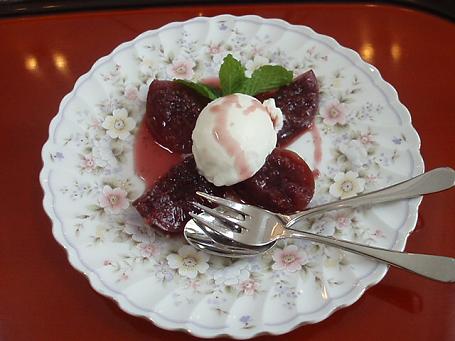 無花果の赤ワイン煮バニラアイス添え
