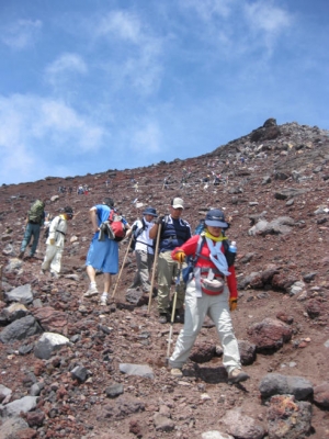 7月31日午前11時 御殿場ルートを下山中