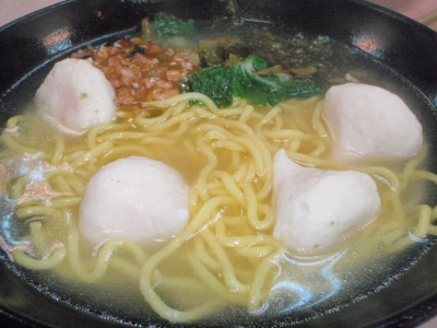 龍蝦丸湯麺(HK$18)