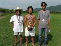 入賞者(櫻井尚人(優勝・中央)、小洞(2位・左)、天田の各選手)