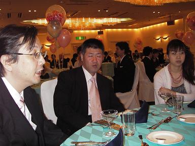 宴の前・・・でもすでに酔っ払いがひとり・・