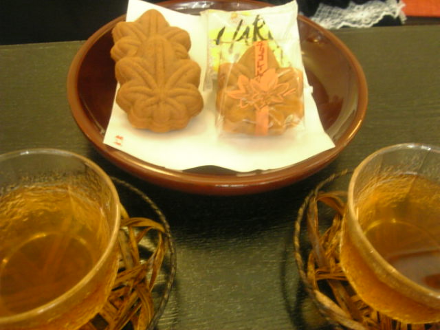 藤い屋焼きたてを・・・♪