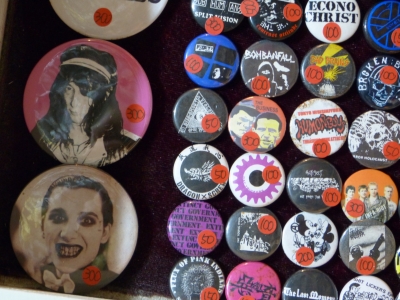 本日の放出品 USED PUNK/HARDCORE/Oi 缶バッジ !! 6月25日(土