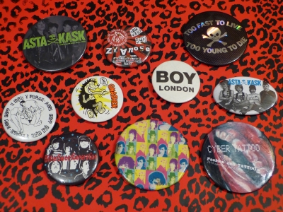 Amazon.co.jp: [Grindstore] (グラインドストア) オフィシャル商品 Punk Is Not Dead パンク 缶バッジ  (5個セット) : おもちゃ
