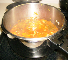 圧力なべで♪ミネストローネ風トマトスープ