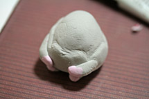 毛色の変わる部分を……