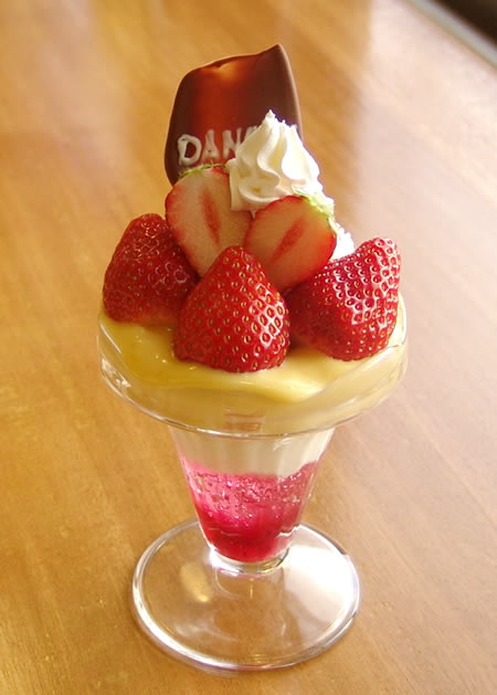 いちごパフェ