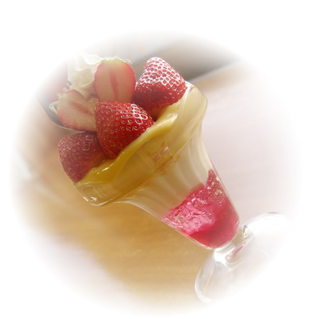 いちごパフェ
