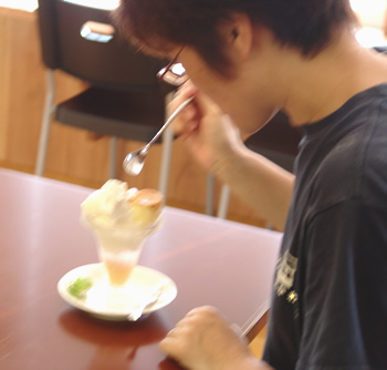 社長試食中