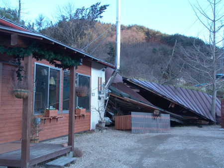 倒壊したダノニー店舗