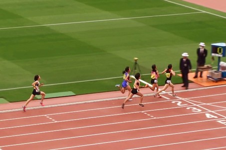 招待中学女子1500m