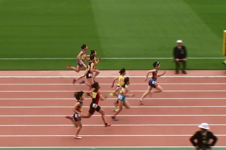 招待女子100m
