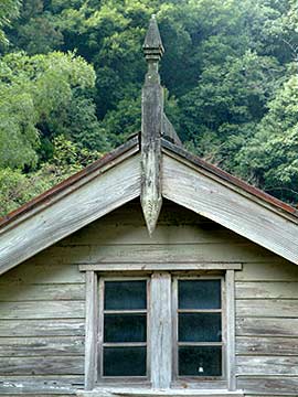 鮎帰発電所 屋根飾り