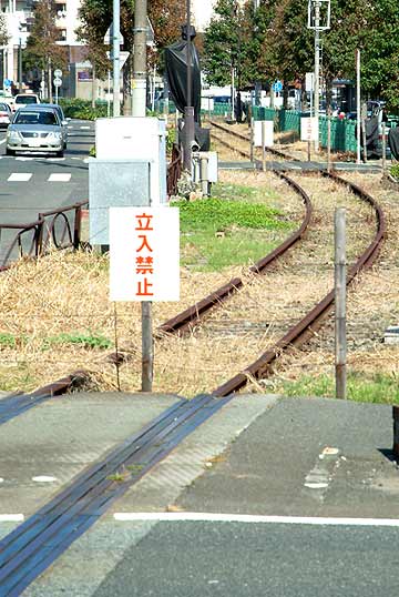 門司港駅から先のレール