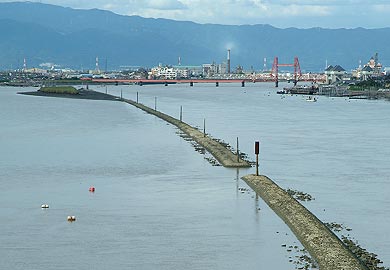 新田大橋から上流側を望む