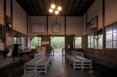 JR嘉例川駅 待合室