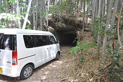 三菱の秘密地下工場の入口