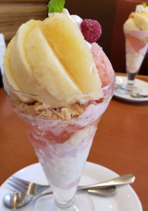 デニーズ フレッシュ桃 パフェ