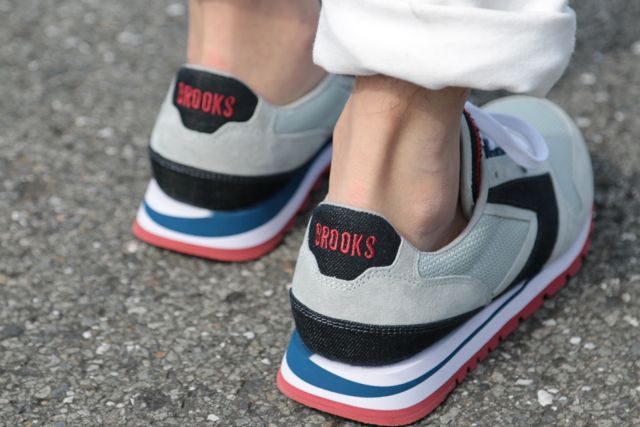 新品 BROOKS × BLUE BLUE CHARIOT ブルックス US9 ☆BROOKS×BLUE BLUE CHARIOT GREY INDIGOシューズ（メンズ