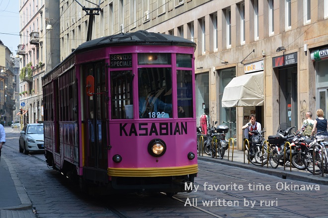 ピンクの路面電車