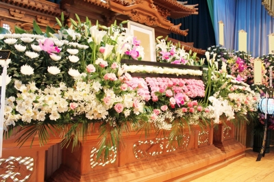お供え ご葬儀 家族葬 生花祭壇 いわき市 小名浜の花屋 花国湘南台店