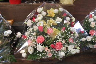 新盆 フラワー祭壇 お供え ご葬儀 家族葬 生花祭壇 いわき市 小名浜の花屋 花国湘南台店
