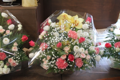 新盆 フラワー祭壇 お供え ご葬儀 家族葬 生花祭壇 いわき市 小名浜の花屋 花国湘南台店