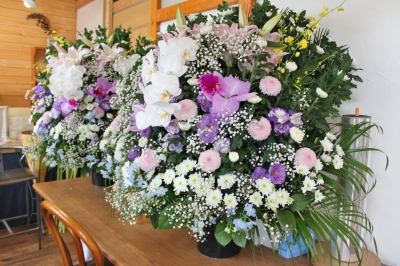 フラワー祭壇 お供えのお花 ご葬儀 家族葬 生花祭壇 いわき市 小名浜の花屋 花国湘南台店