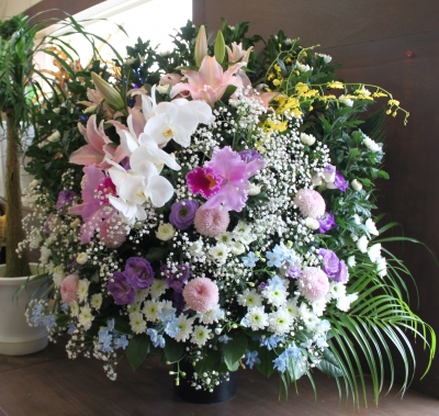 フラワー祭壇 お供えのお花 ご葬儀 家族葬 生花祭壇 いわき市 小名浜の花屋 花国湘南台店
