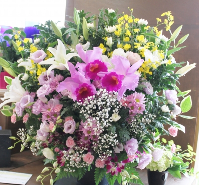 フラワー祭壇 お供えのお花 ご葬儀 家族葬 生花祭壇 いわき市 小名浜の花屋 花国湘南台店