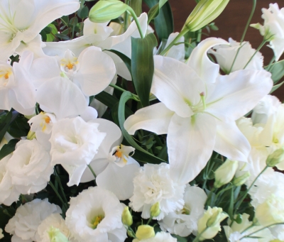フラワー祭壇 お供えのお花 ご葬儀 家族葬 生花祭壇 いわき市 小名浜の花屋 花国湘南台店