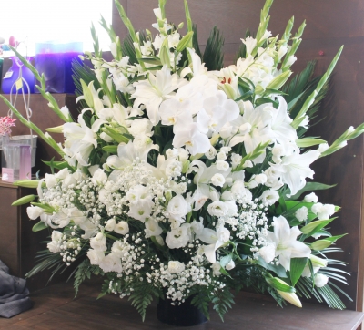フラワー祭壇 お供えのお花 ご葬儀 家族葬 生花祭壇 いわき市 小名浜の花屋 花国湘南台店