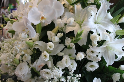 フラワー祭壇 お供えのお花 ご葬儀 家族葬 生花祭壇 いわき市 小名浜の花屋 花国湘南台店