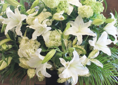 フラワー祭壇 お供えのお花 ご葬儀 家族葬 生花祭壇 いわき市 小名浜の花屋 花国湘南台店