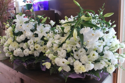 フラワー祭壇 お供えのお花 ご葬儀 家族葬 生花祭壇 いわき市 小名浜の花屋 花国湘南台店