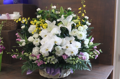 フラワー祭壇 お供えのお花 ご葬儀 家族葬 生花祭壇 いわき市 小名浜の花屋 花国湘南台店