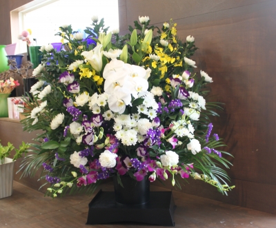 フラワー祭壇 お供えのお花 ご葬儀 家族葬 生花祭壇 いわき市 小名浜の花屋 花国湘南台店