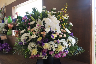フラワー祭壇 お供えのお花 ご葬儀 家族葬 生花祭壇 いわき市 小名浜の花屋 花国湘南台店