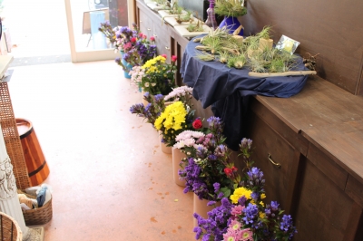 激安 フラワー祭壇 お供えのお花 ご葬儀 家族葬 生花祭壇 いわき市 小名浜の花屋 花国湘南台店