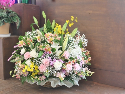 お供え お花 ご葬儀 家族葬 生花祭壇 いわき市 小名浜の花屋 花国湘南台店