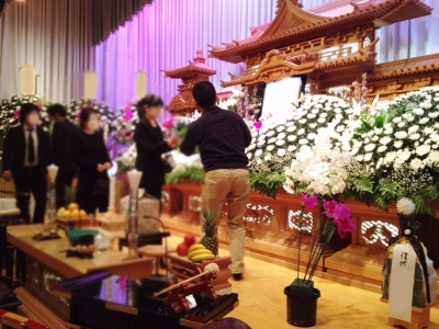 フラワー祭壇 生花祭壇 いわき市 お花の花屋 花国湘南台店