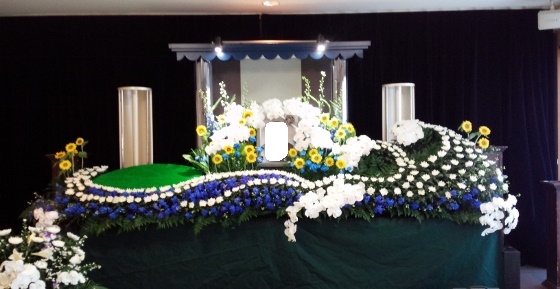 本多斎苑 フラワー祭壇