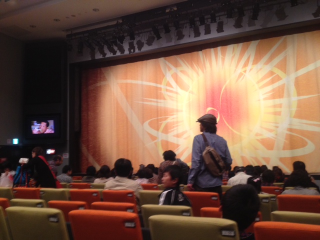 開演前