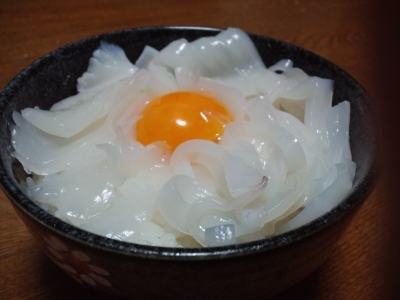 玄界灘の釣りヤリイカで作ったイカ丼