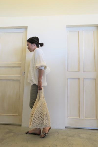 【美品】KARAKORAM ACCESSORIES　クロシェバッグ　white KARAKORAM ACCESSORIES | midas