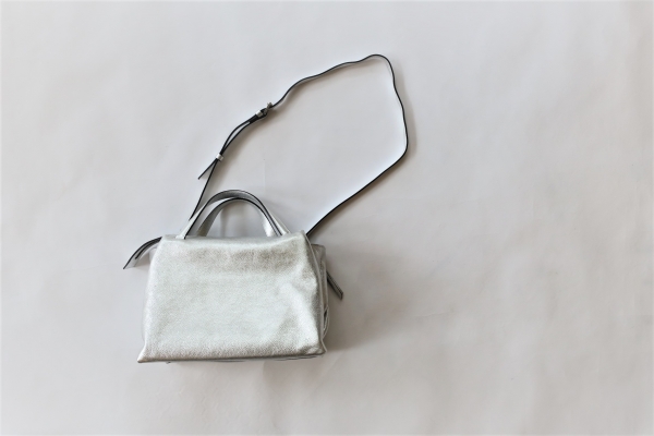 GIANNI CHIARINI /ショルダーバッグ　オリガミ　M シルバー オリガミ M｜GIANNI CHIARINI(ジャンニ キアリーニ) │ 公式通販