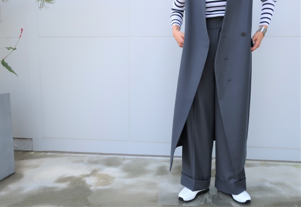 uncrave whiteスーチングジレワンピース