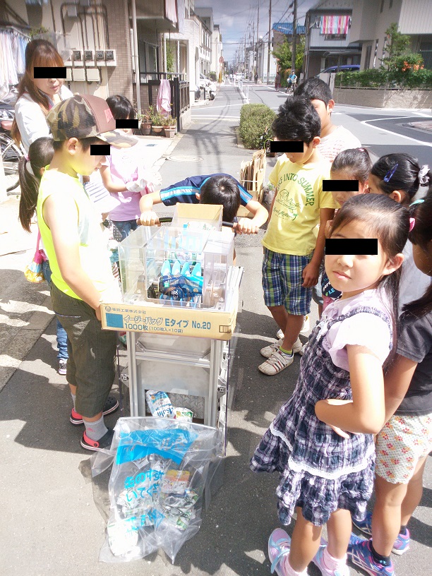 子供と缶つぶし